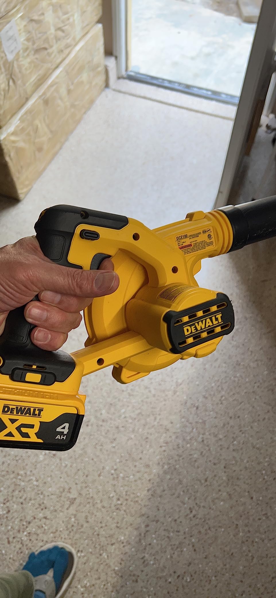 DEWALT 20V MAX Blower for Jobsite Kit, Compact, Battery & Charger Included (DCE100M1) customer photo 1