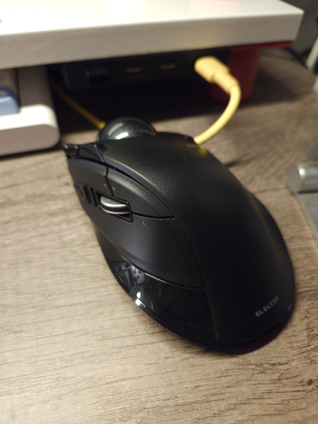 ELECOM DEFT Trackball Mouse, 2.4GHz Wireless, Finger Control, 8-Button Function with Smooth Tracking, Ergonomic Design, Optical Gaming Sensor, Windows11, macOS (M-DT2DRBK) customer photo 1