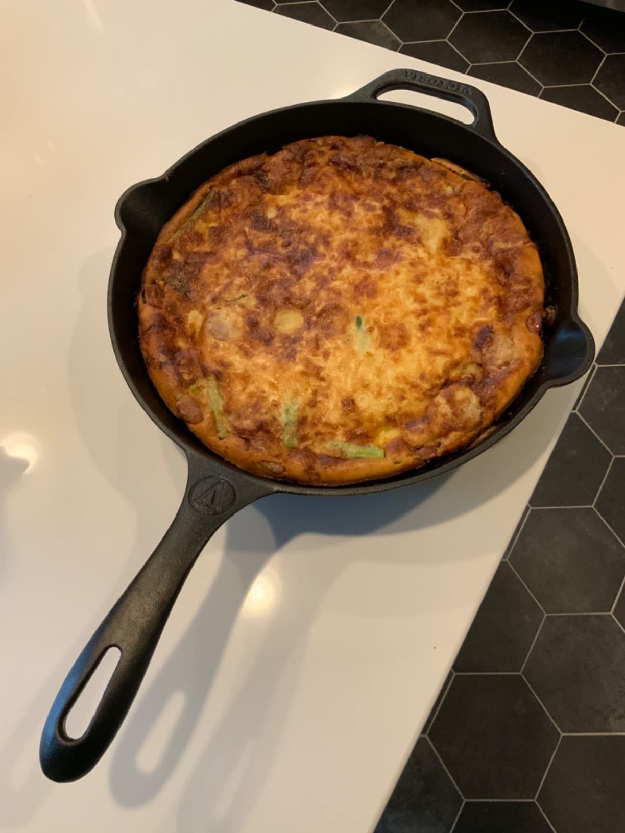 Victoria 12-Inch Cast Iron Skillet, Pre-Seasoned Cast-Iron Frying Pan with Long Handle, Made in Colombia customer photo 1
