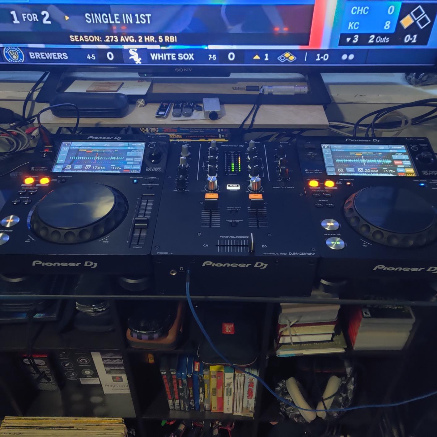 Pioneer DJ XDJ-700 Compact DJ Multi Player with Touchscreen, Rekordbox Compatible customer photo 2