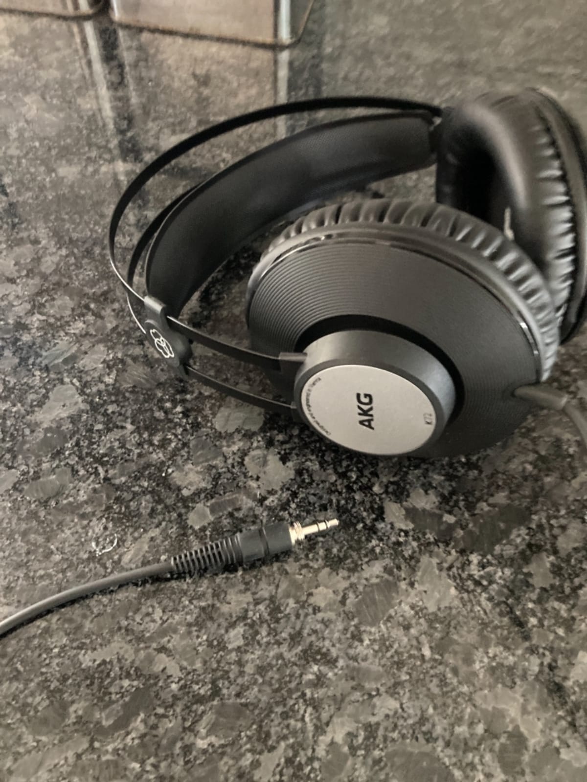 AKG Pro Audio K72 Over-Ear, Closed-Back, High-Sensitivity, High Output 40mm drivers, Studio Professional Headphone customer photo 2