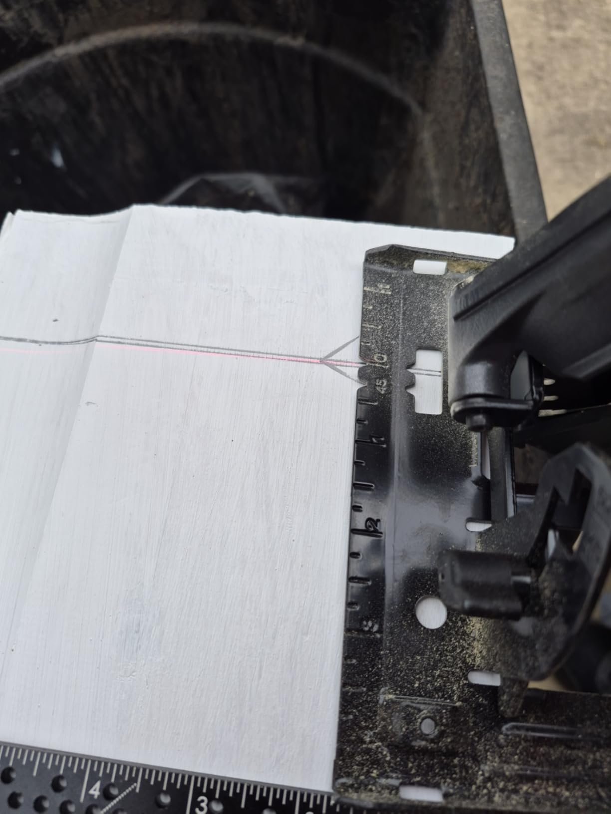 SKIL 15 Amp 7-1/4 Inch Circular Saw with Single Beam Laser Guide - 5280-01 customer photo 1