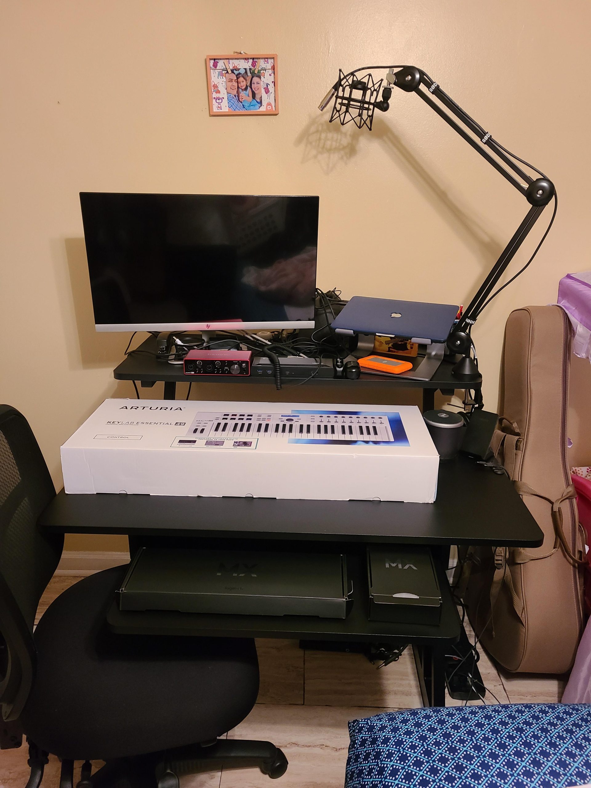 On-Stage WS7500 Series Wood Studio Workstation - Black customer photo 2