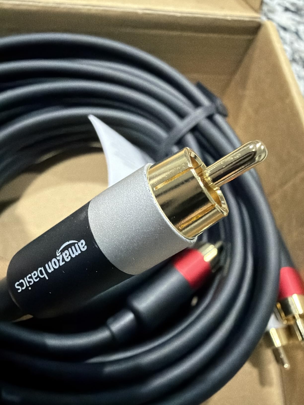 Amazon Basics 2 RCA Stereo Audio Cable for Hi-Fi System, Amplifier, Active Speakers or Subwoofer with Gold-Plated Plugs, Digital Audio Compatible, 4 Feet, Black customer photo 1