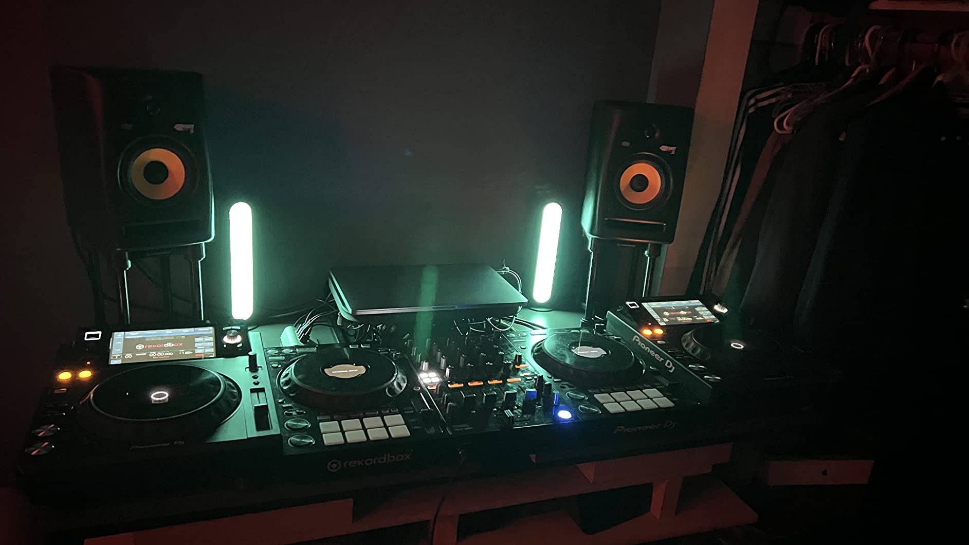 Pioneer DJ XDJ-1000MK2 DJ Deck with Touch Screen - Multi Player Deck, 7-inch Touchscreen, Rekordbox, USB and Link, Club-Standard Workflow customer photo 1