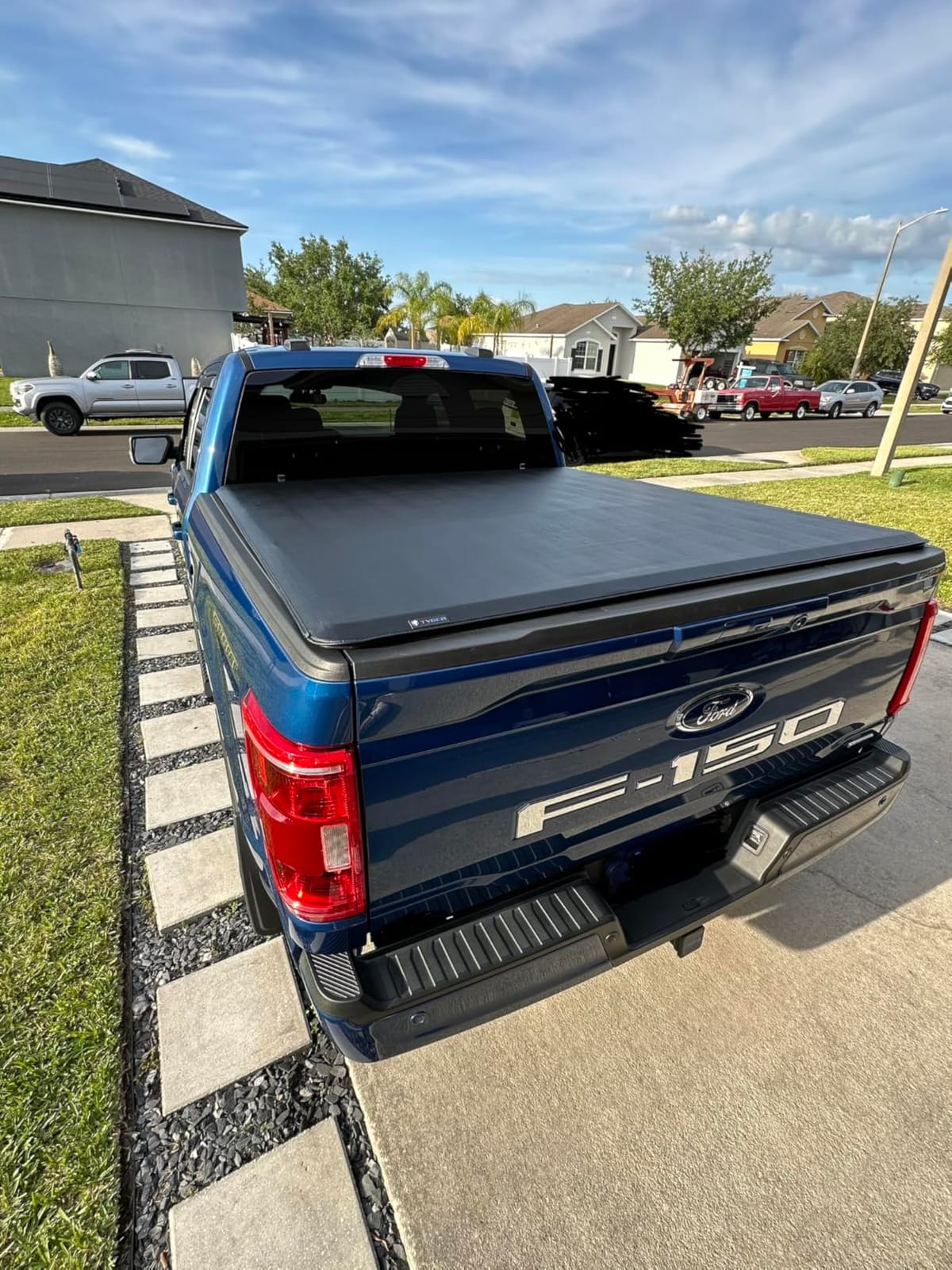 Tyger Auto T1 Soft Roll-up Truck Bed Tonneau Cover Compatible with 2015-2026 Ford F-150 | 6.5' (79