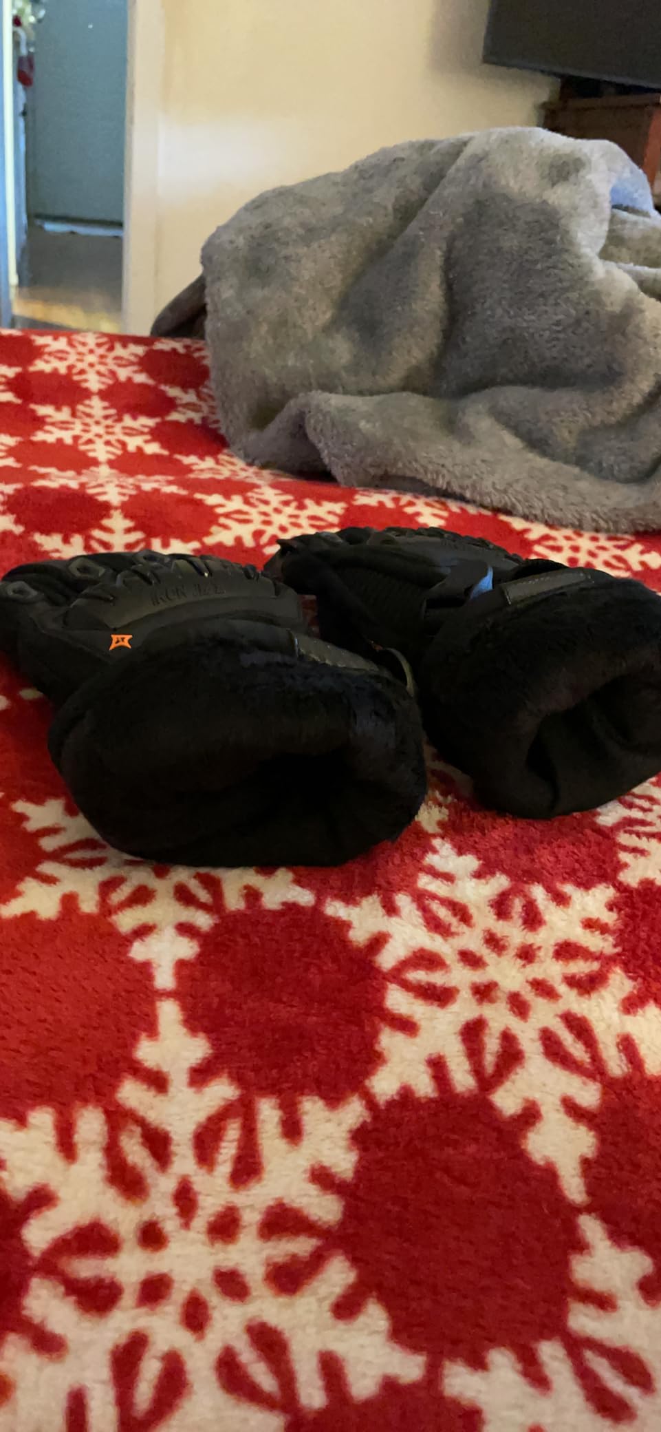 IRON JIA'S Winter Motorcycle Gloves with CE Level 1KP Protection | Plush Lining, 3M Insulation, Waterproof, Windproof, Touchscreen, Knuckle Protection, Shock-Absorbing Palm, Non-Slip Grip customer photo 2