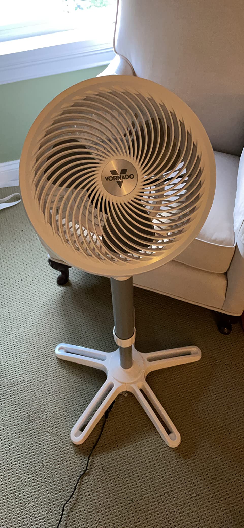 Vornado 683DC Energy Smart Medium Pedestal Air Circulator Fan with Variable Speed Control, White customer photo 2