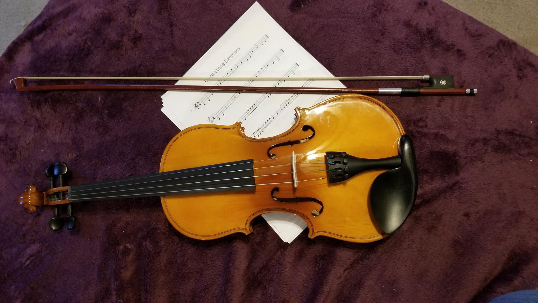 Mendini by Cecilio Violin 4/4 Full Size Set For Beginners - Hand Carved Acoustic Violins Set - Fiddle Solidwood Kit with Hard Case, Two Bows, Tuner, Rosin, Shoulder Rest, Extra Strings, Lesson Book customer photo 2