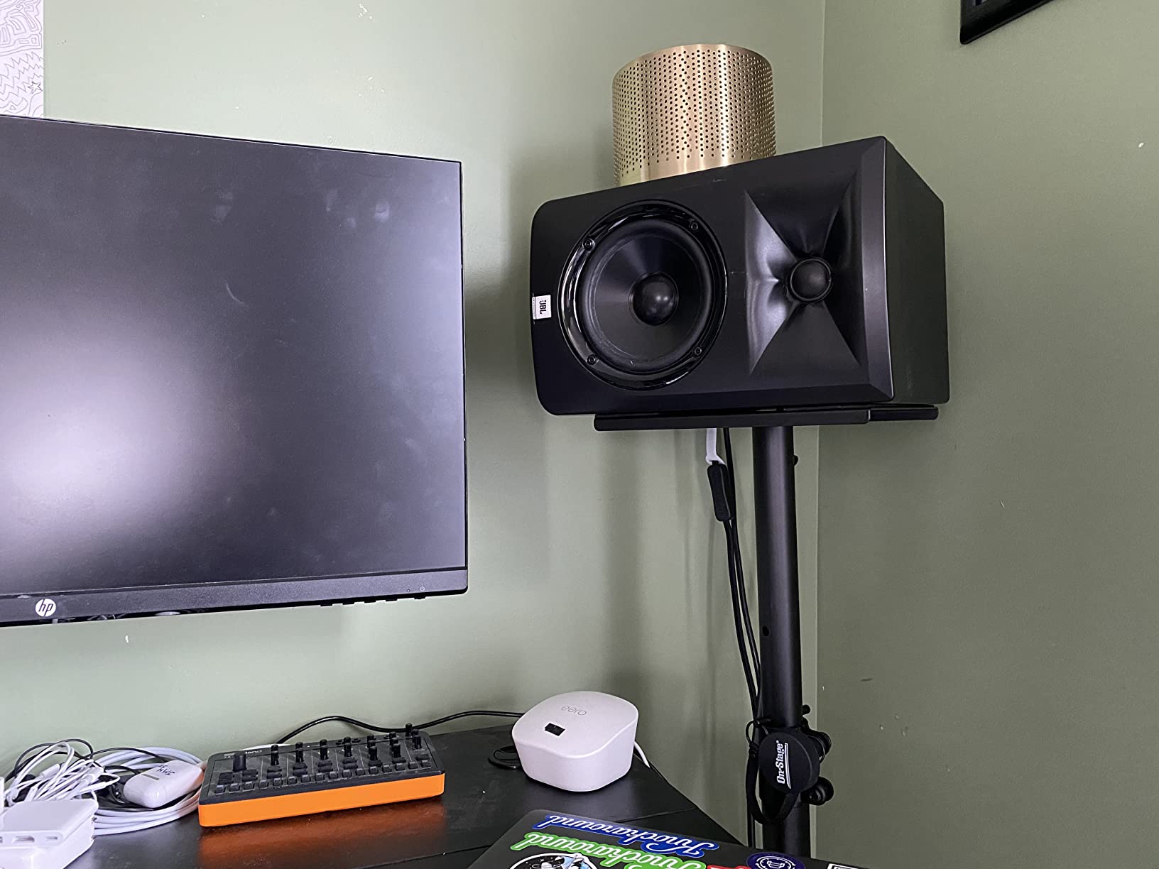 On-Stage SMS6600-P Hex-Base Monitor Stands Pair (Height-Adjustable Pedestal Studio Speaker Stands, Locking Pin, Hexagonal Base, Steel Construction, Nonslip Rubber Feet, Optional Floor Spikes, Black) customer photo 2