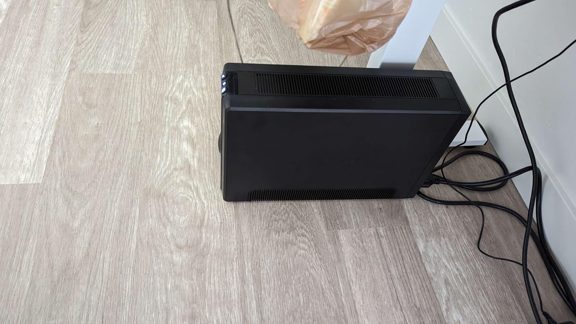 APC UPS 1350VA/810W Pro UPS Battery Backup, BX1350M Back-UPS Pro for home offices, 10 outlets, LCD, AVR, surge protection customer photo 1