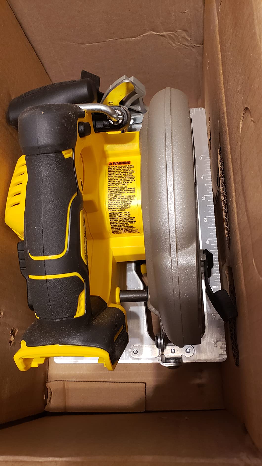 DEWALT 20V MAX Circular Saw Cordless with Brake, 7-1/4 Inch, Tool Only (DCS570B) customer photo 1