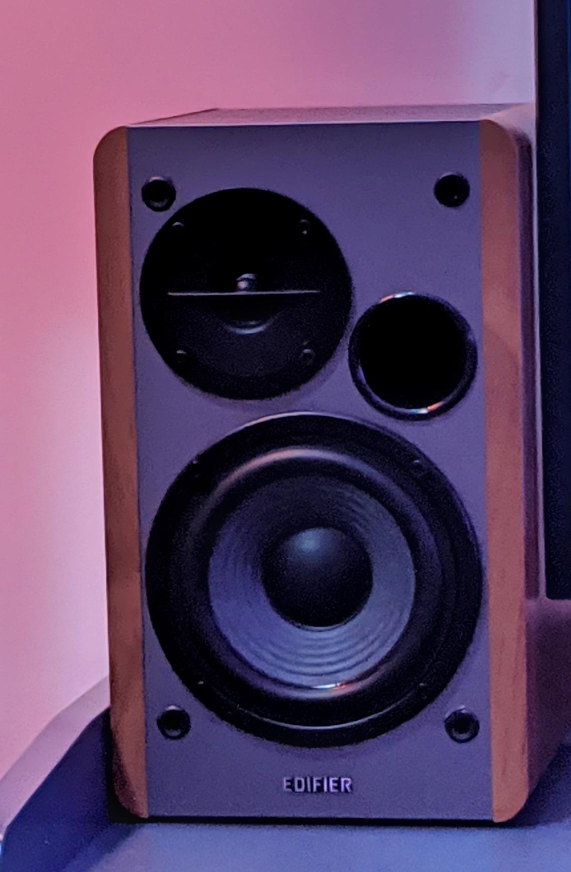 Edifier R1280DB Powered Bluetooth Bookshelf Speakers - Optical Input - Wireless Studio Monitors - 4 Inch Near Field Speaker - 42W RMS - Wood Grain customer photo 1