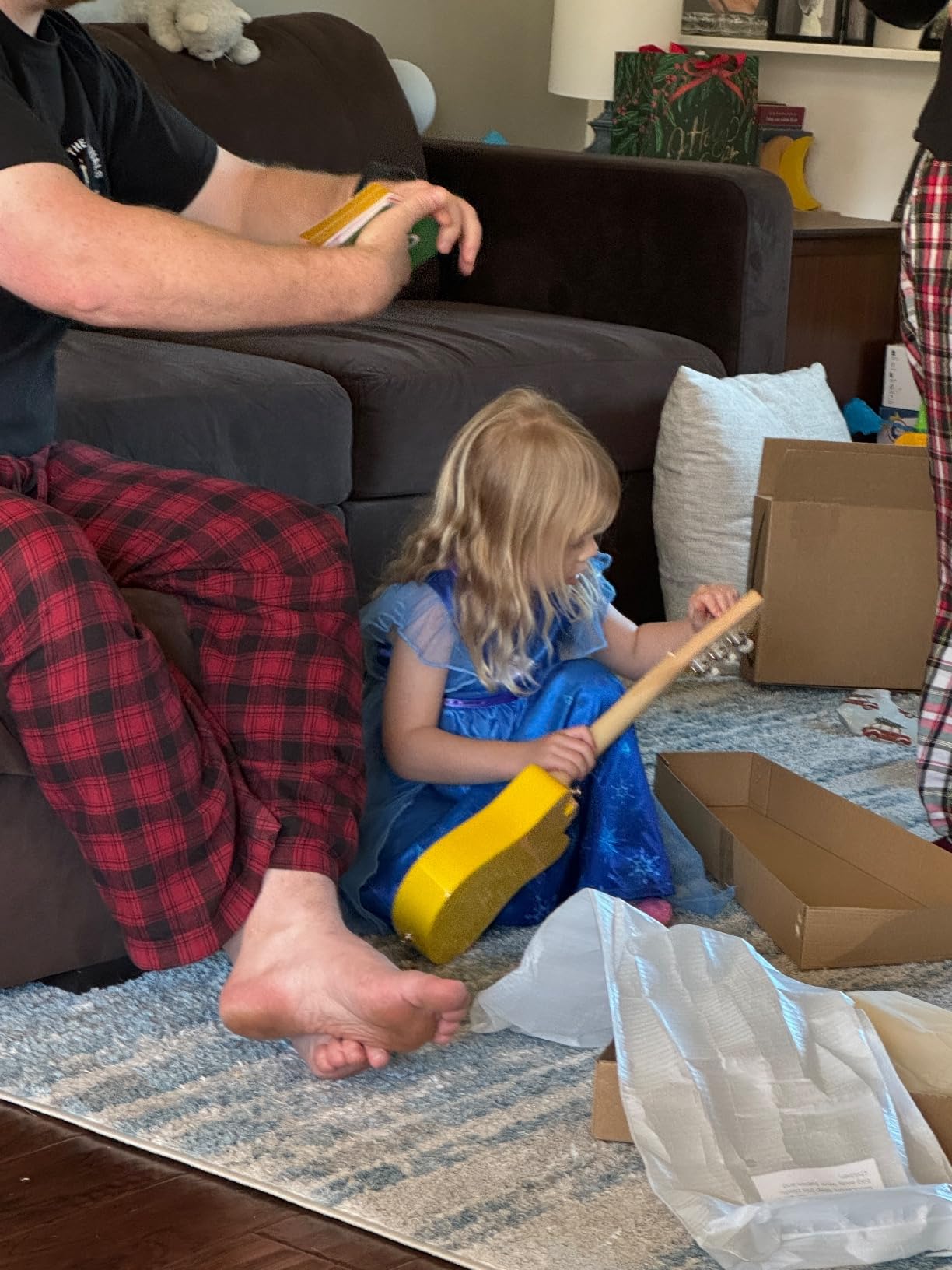 Loog Mini Acoustic kids Guitar for Beginners 3-strings Ages 3+ Learning app and lessons included customer photo 2