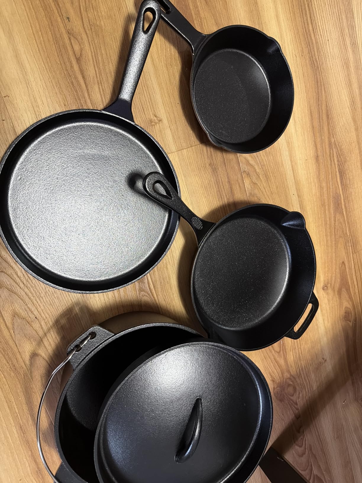 Amazon Basics Pre-Seasoned Cast Iron 5-Piece Cookware Set, Oven Safe, Cooks Evenly customer photo 2