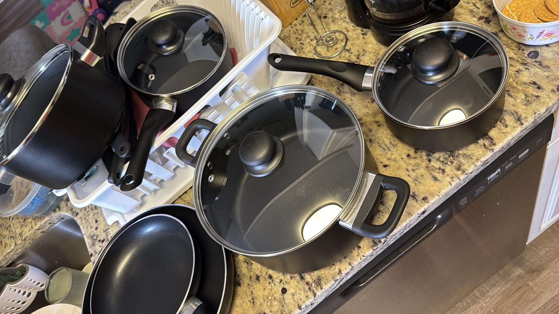 Amazon Basics Non-Stick Kitchen Cookware 15-Piece Set with Stay-Cool Handles, Even Heating, Non-Induction, Includes Pots, Pans, and Utensils, Black customer photo 2