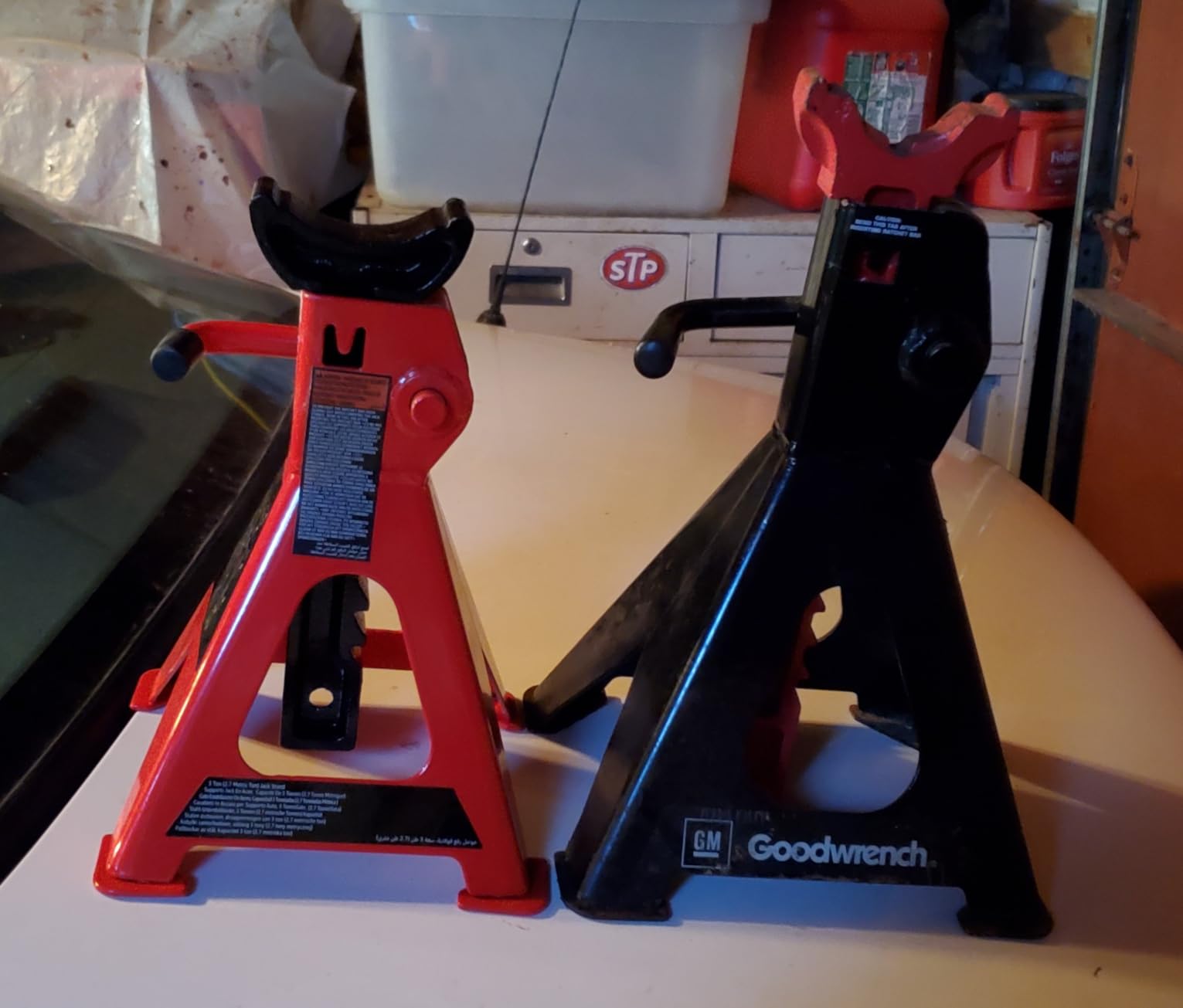 Amazon Basics Steel Jack Auto Stands, 3 Ton (2.7 metric Ton) Capacity, Easy to Use, Adjustable Height, 6,000 lb, 1 Pair, Black and Red customer photo 2