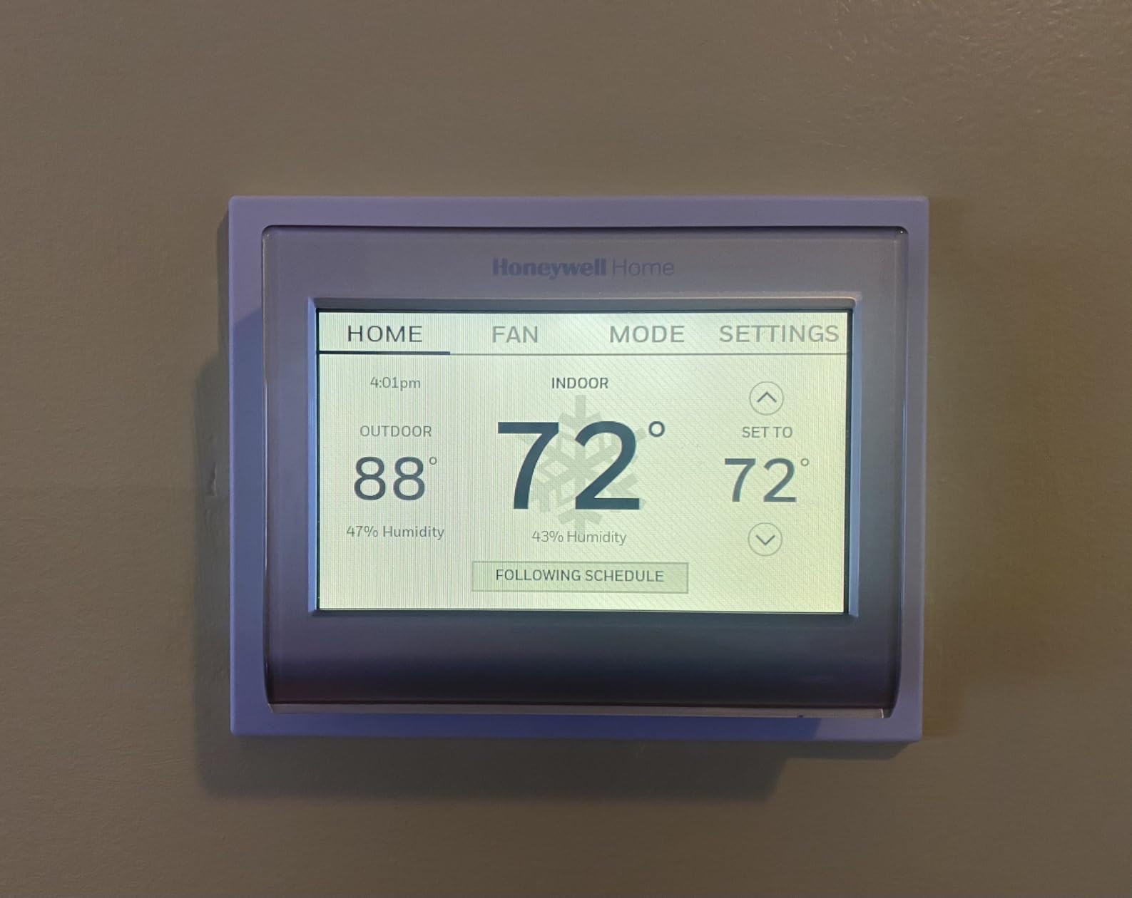 Honeywell Home RTH9585WF Wi-Fi Smart Color Thermostat, 7 Day Programmable, Touch Screen, Energy Star, Alexa Ready, C-Wire Required, Not Compatible with Line Volt Heating Gray customer photo 1