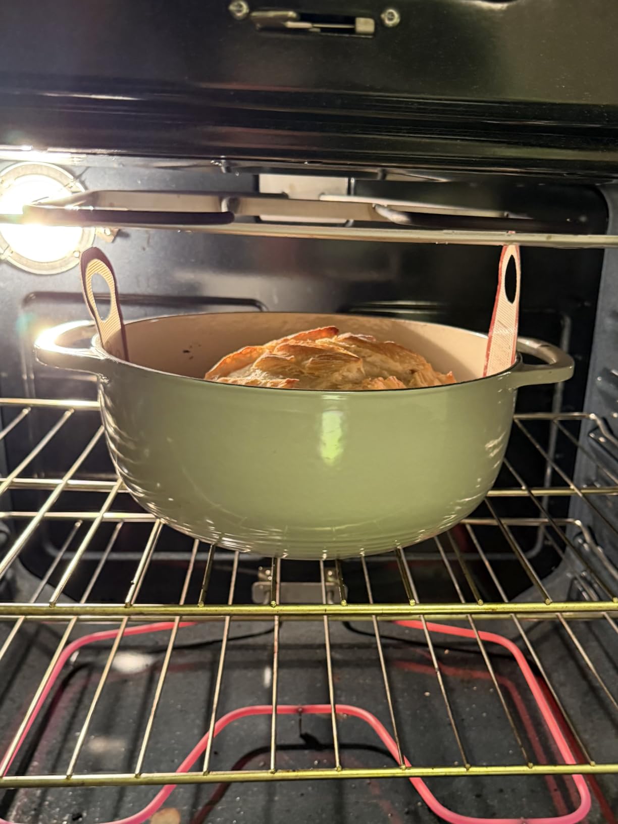 Lodge Essential Enamel Cast Iron Dutch Oven, 6 Quart, Midnight Chrome | Ideal for Bread Baking, Braising, Marinating & Slow Cooking, Features Moisture-Sealing Lid & Dual Handles customer photo 2