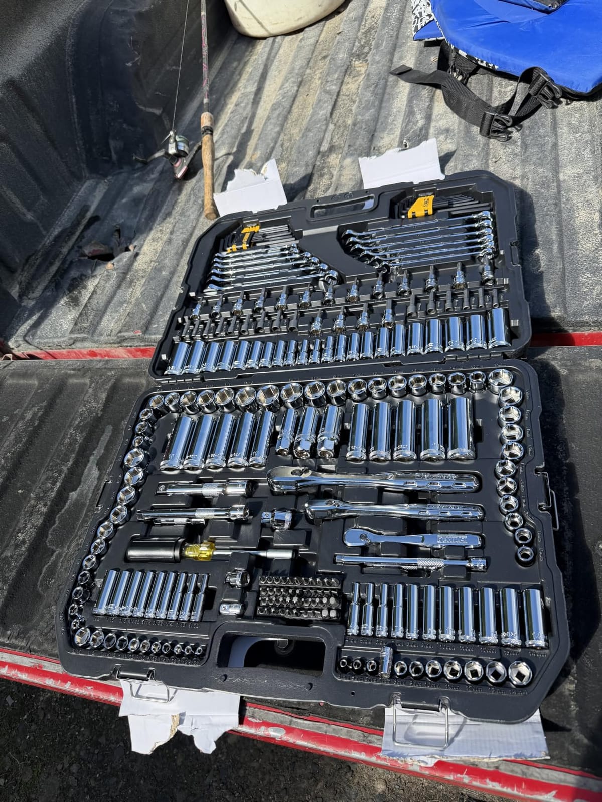 DEWALT Mechanic Tool Set, 247-Piece, 1/4 in., 3/8 in. and 1/2 in. Drive, SAE, Ratchets, Sockets, Hex Keys, Combination Wrenches, Polish Chrome Finish (DWMT81535) customer photo 2