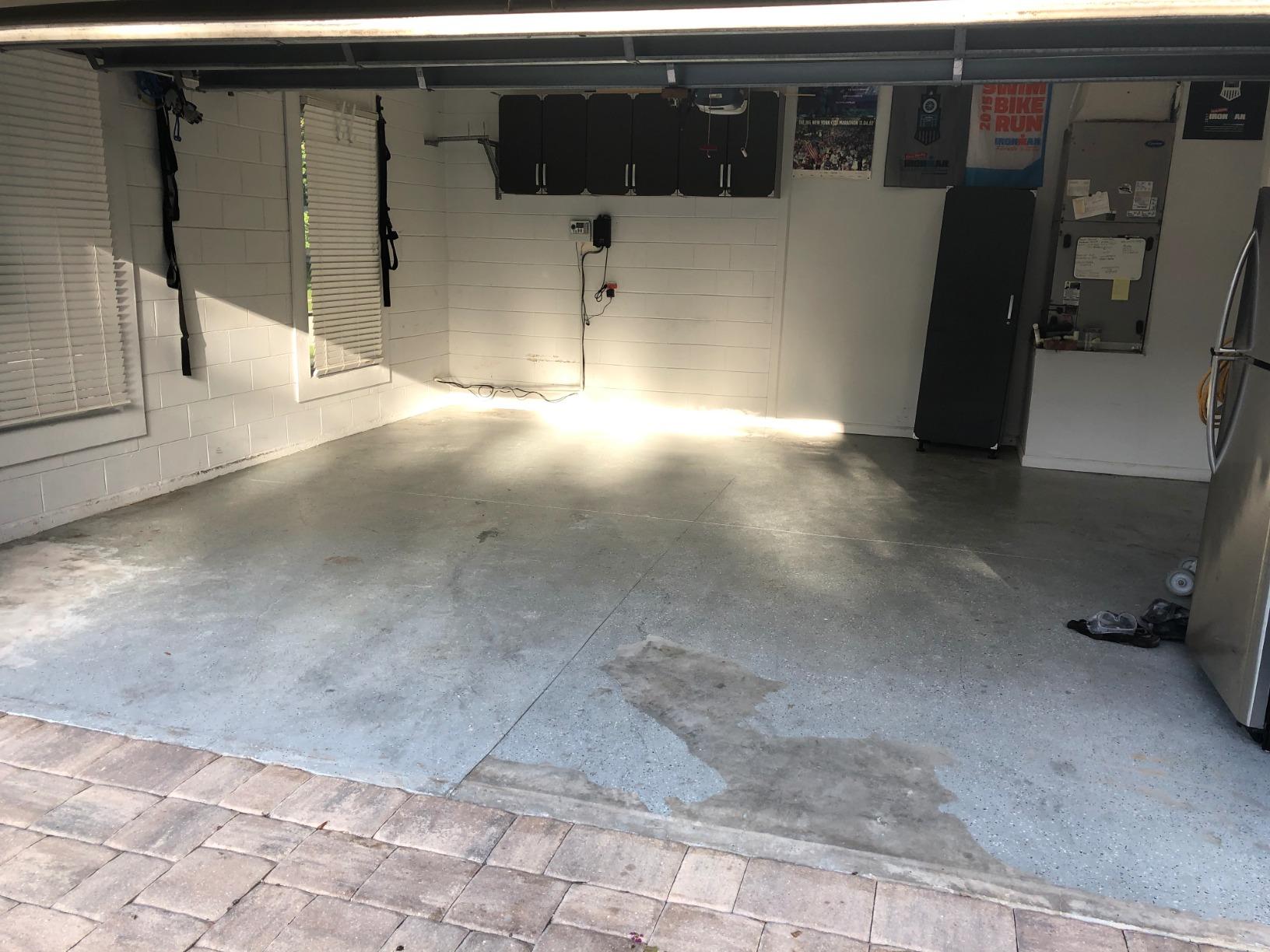 Rust-Oleum RockSolid Polycuramine Gloss Dark Gray Garage Floor Coating | 2.5 Car Kit, 500 Sq Ft customer photo 1