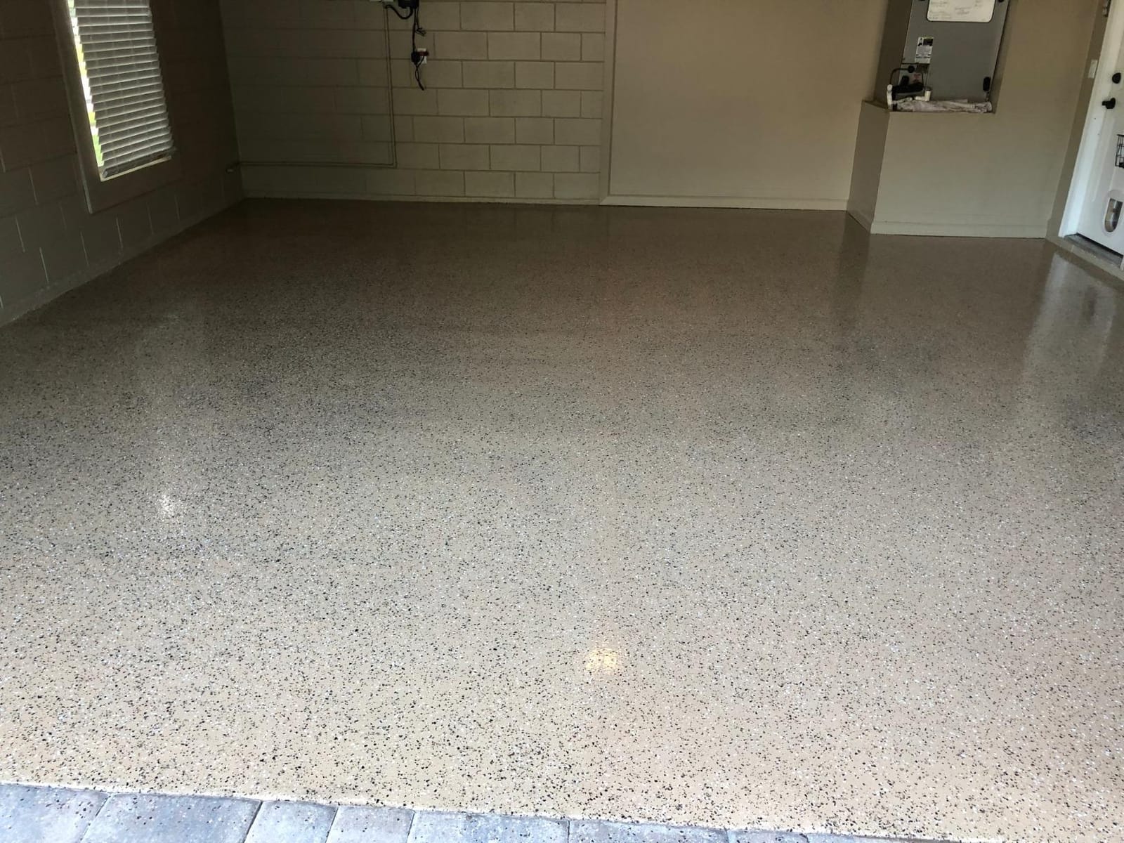 Rust-Oleum RockSolid Polycuramine Gloss Dark Gray Garage Floor Coating | 2.5 Car Kit, 500 Sq Ft customer photo 2