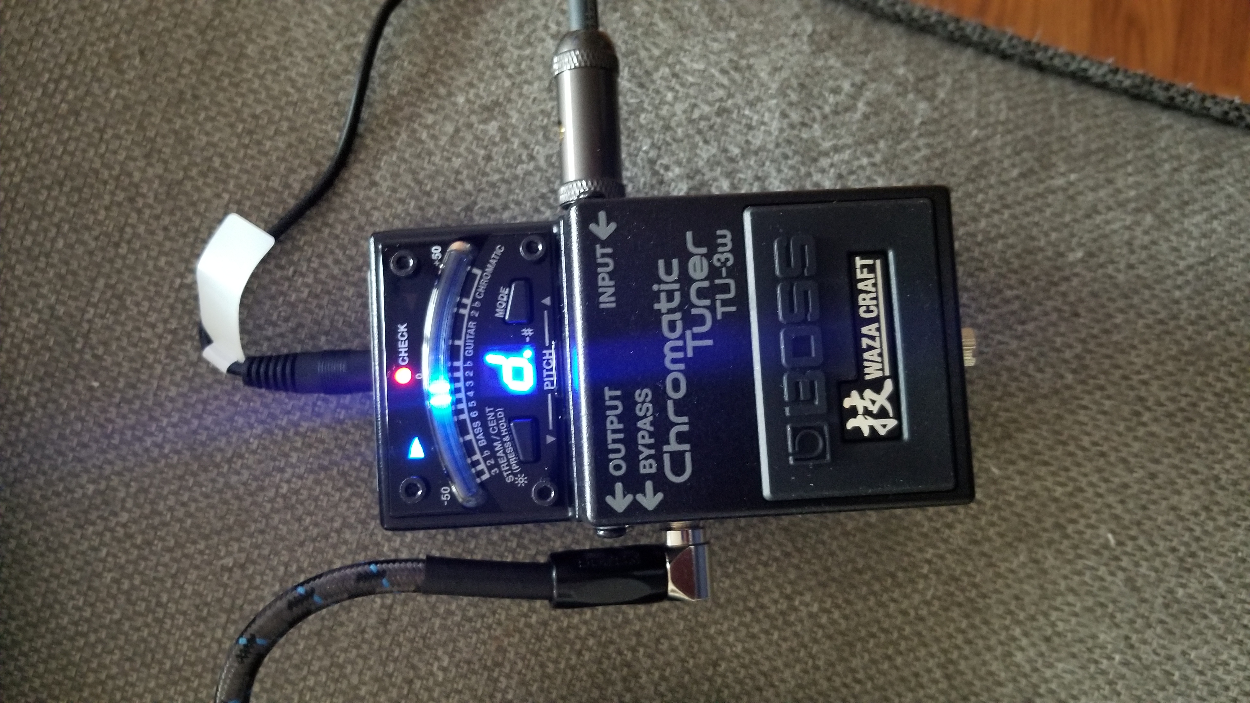 BOSS TU-3W Waza Craft Compact Chromatic Tuner | Enhanced with Waza Innovation & Craftsmanship | Superior Tuning for Guitar and Bass | 21-Segment Blue LED Meter | Accu-Pitch Sign Function customer photo 2