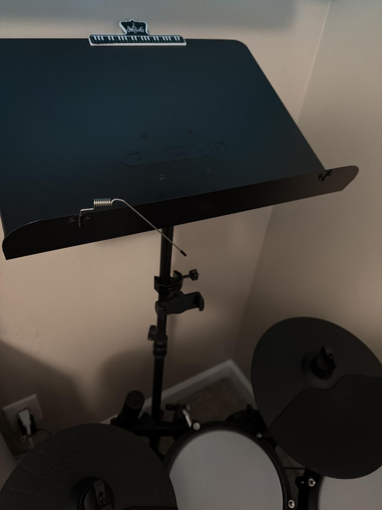GLEAM Sheet Music Stand - Full Metal with Carrying Bag, Phone Holder, Sheet Music Folder and Clip, 5 in 1 Desktop Book Stand customer photo 1