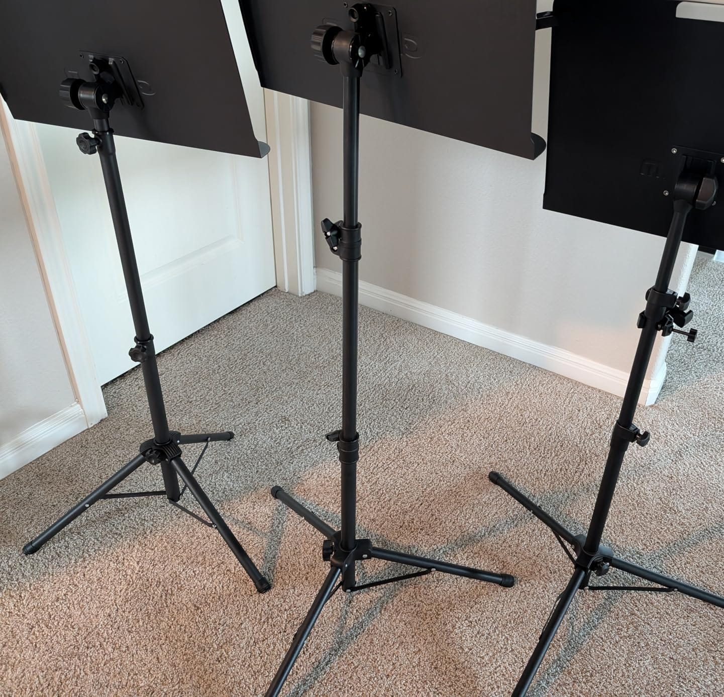 GLEAM Sheet Music Stand - Full Metal with Carrying Bag, Phone Holder, Sheet Music Folder and Clip, 5 in 1 Desktop Book Stand customer photo 2