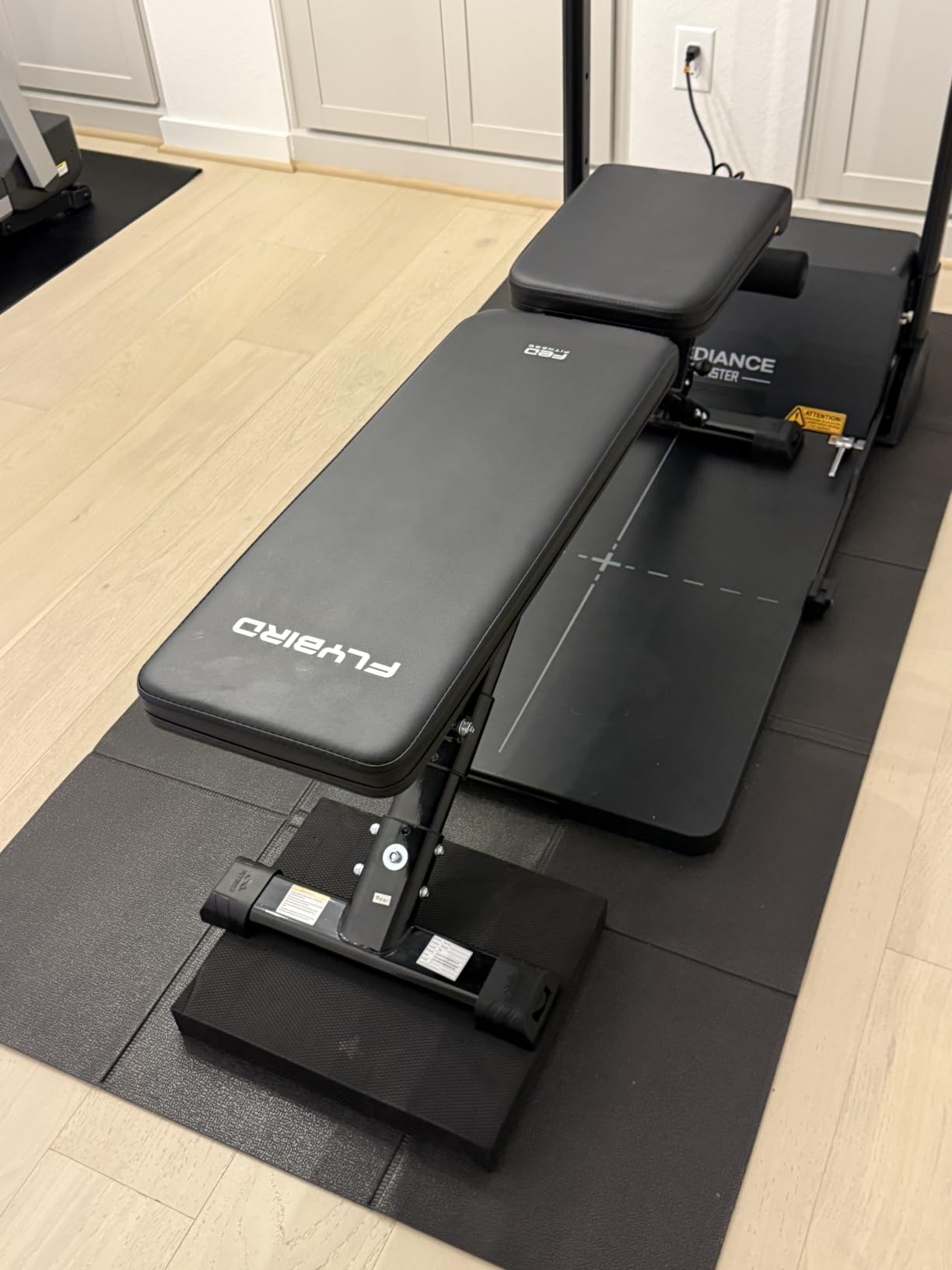 FLYBIRD WB5 Weight Bench, ASTM-Certified 800LBS Adjustable Weight Bench Workout Bench Foldable for Home Gym, 90° to -30° FID and 30in Extended Backrest for Bench Press Strength Training Exercise customer photo 1