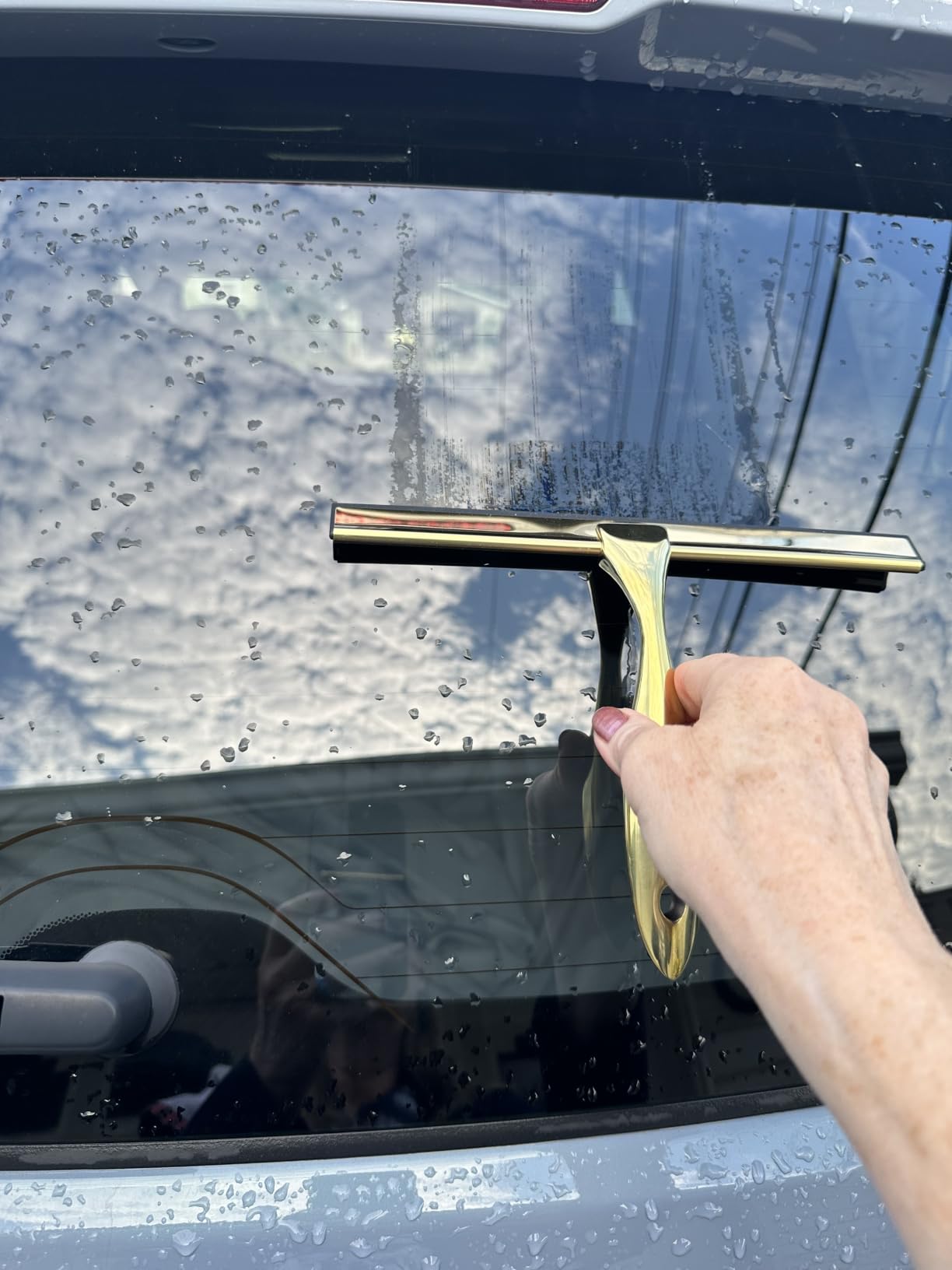 Hiware All-Purpose Shower Squeegee for Shower Doors, Bathroom, Window and Car Glass - Stainless Steel, 10 Inches customer photo 1