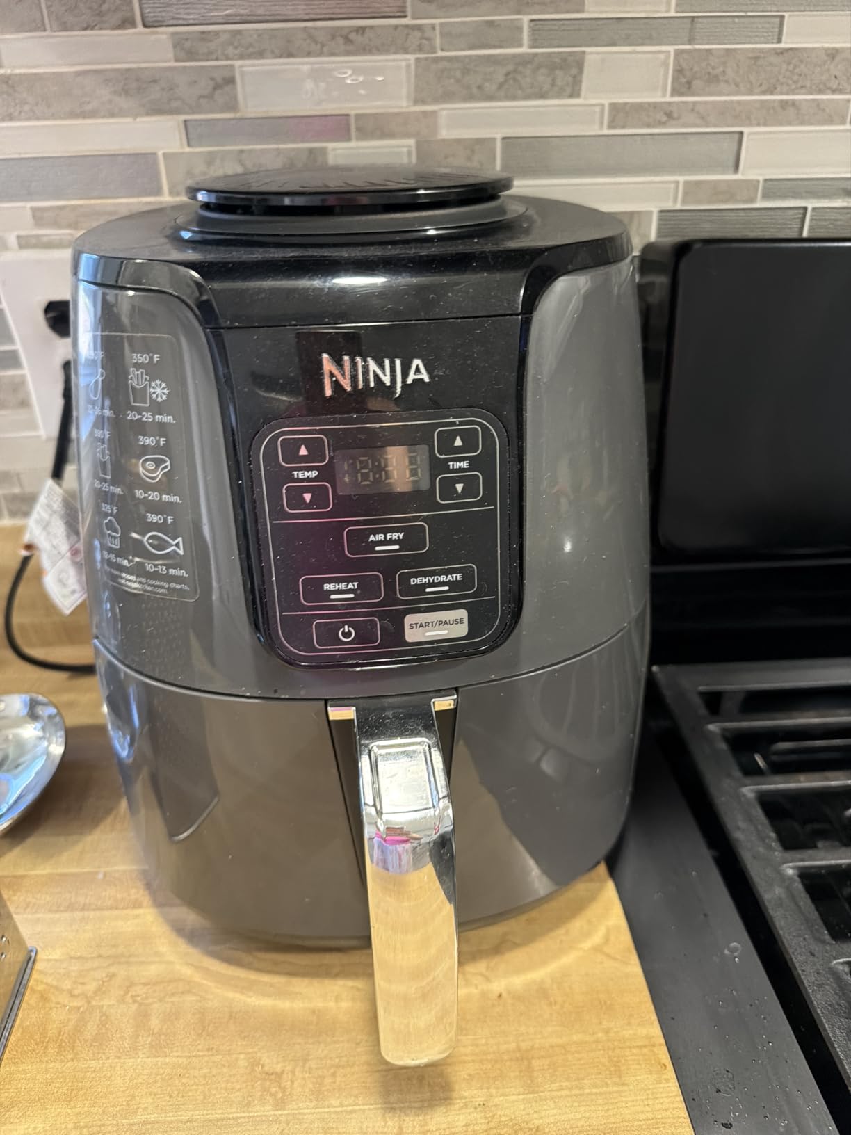 Ninja Air Fryer, 4 Qt Capacity, 4-in-1 Crisp, Roast, Reheat, and Dehydrate, Dishwasher Safe Parts, 105°F-400°F, 1550 Watt, Grey, AF101 customer photo 2