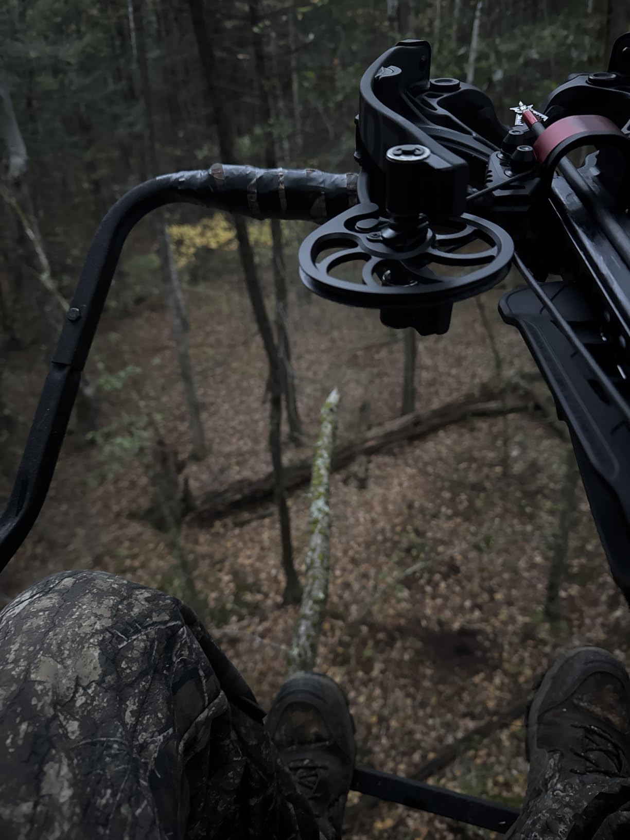 Big Game Captain XC Hang-On Treestand, Lightweight Steel Construction w/Flip-Back Flex-Tek Seat, 300 lbs Weight Rating, 24