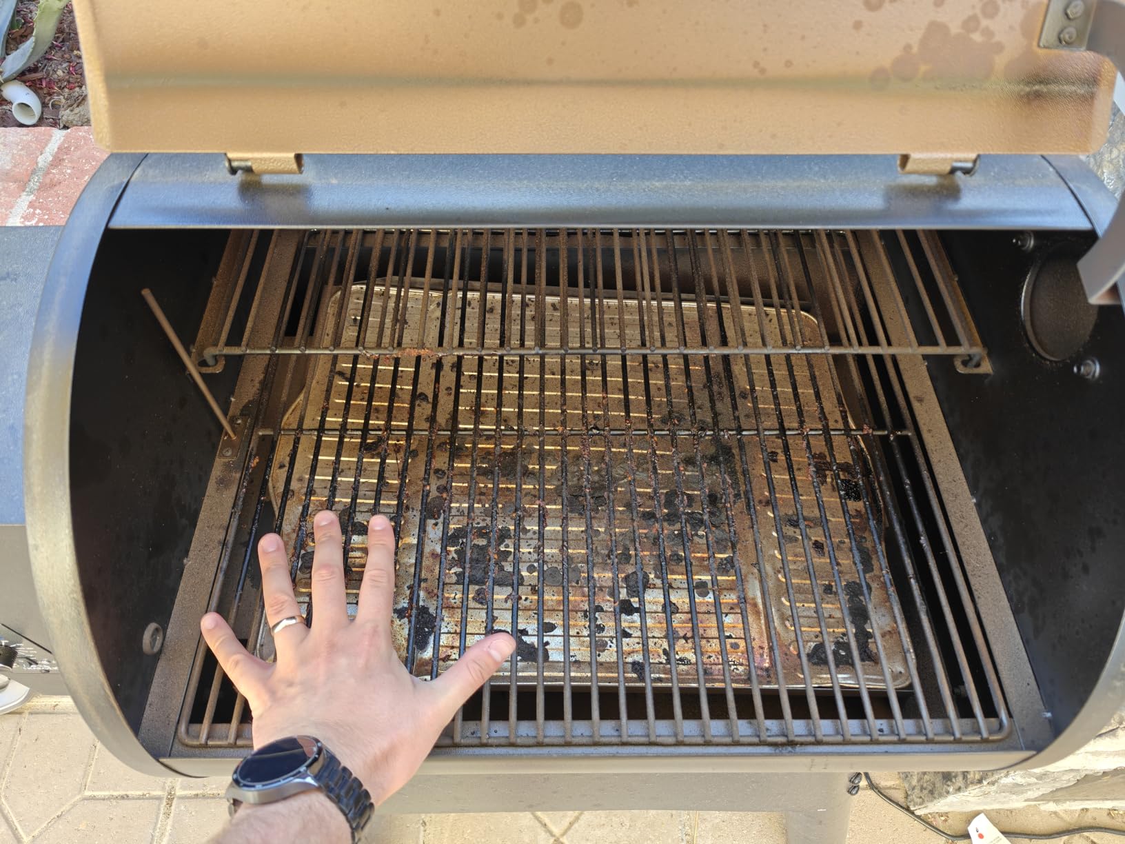 Traeger Pro 22 Wood Pellet Grill & Smoker, 572 Sq In, WiFi | 6-in-1 BBQ versatility, meat probe, 450°F max, 18 lb hopper - grill, smoke, bake, roast, braise & BBQ customer photo 2