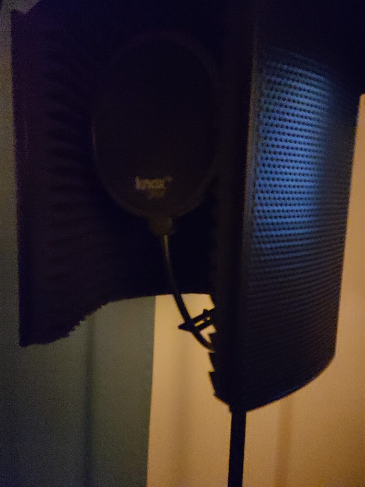 Rockville ROCKSHIELD 3 Large Studio Mic Isolation Shield, Sound Dampening | Acoustic Foam, 5-Panel, Stand Mountable, Desktop Use, Steel Frame, Foldable, Vented Back Plate, 5/8 Adapter, Tripod Base customer photo 1