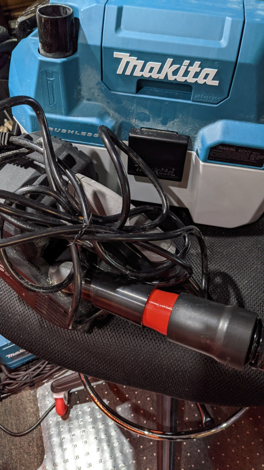 Makita XCV11Z 18V LXT Lithium-Ion Brushless Cordless 2 Gallon HEPA Filter Portable Wet/Dry Dust Extractor/Vacuum, Tool Only customer photo 1