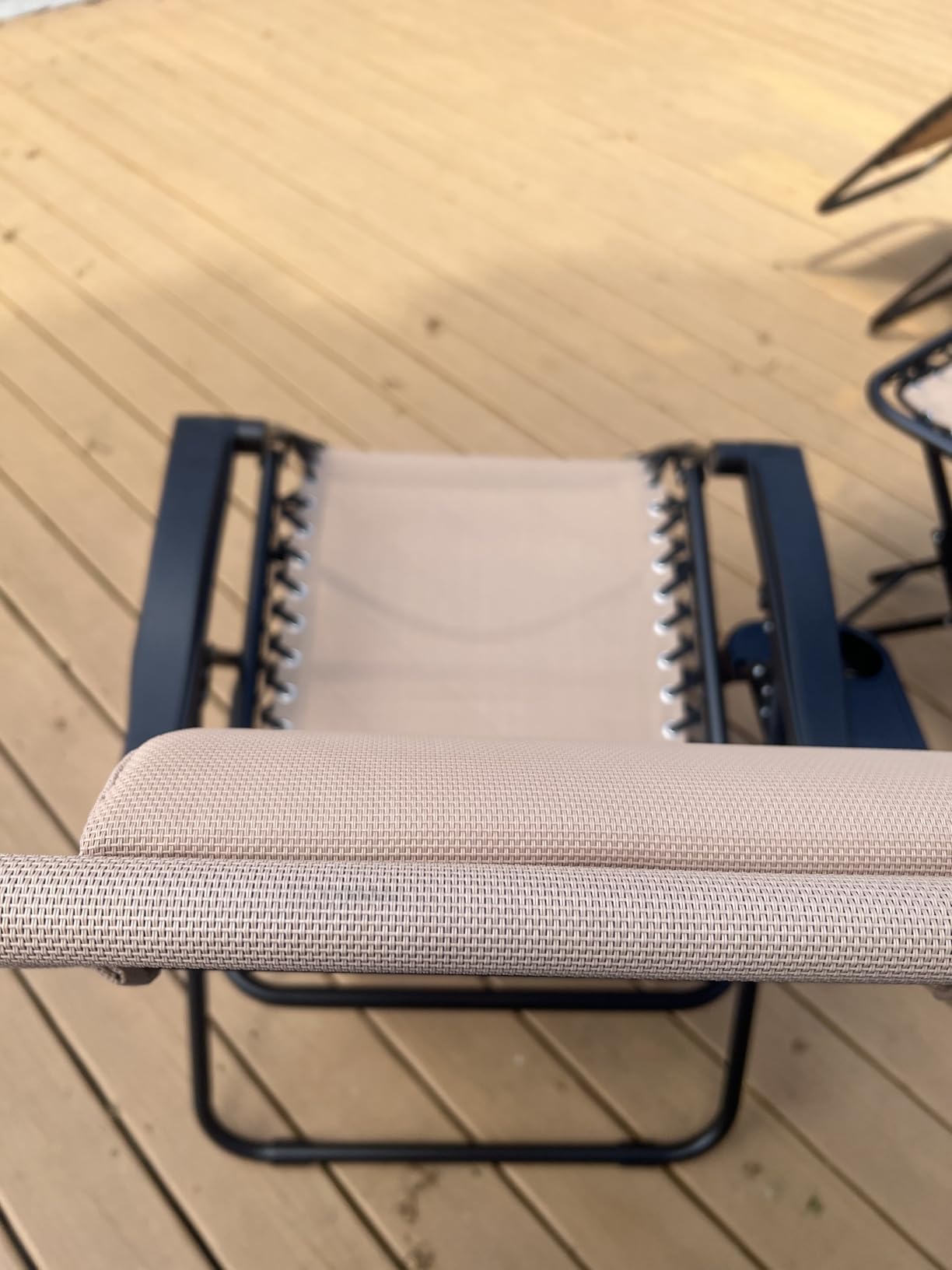Amazon Basics Outdoor Adjustable Zero Gravity Folding Reclining Lounge Chair with Cup Holder, Headrest Pillow, Detachable Side Table, Weather Resistant, Set of 2, Blue customer photo 2