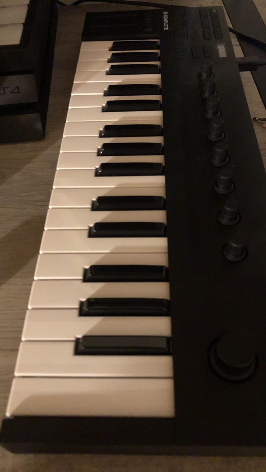 Native Instruments Komplete Kontrol M32 Controller Keyboard (26154) customer photo 2