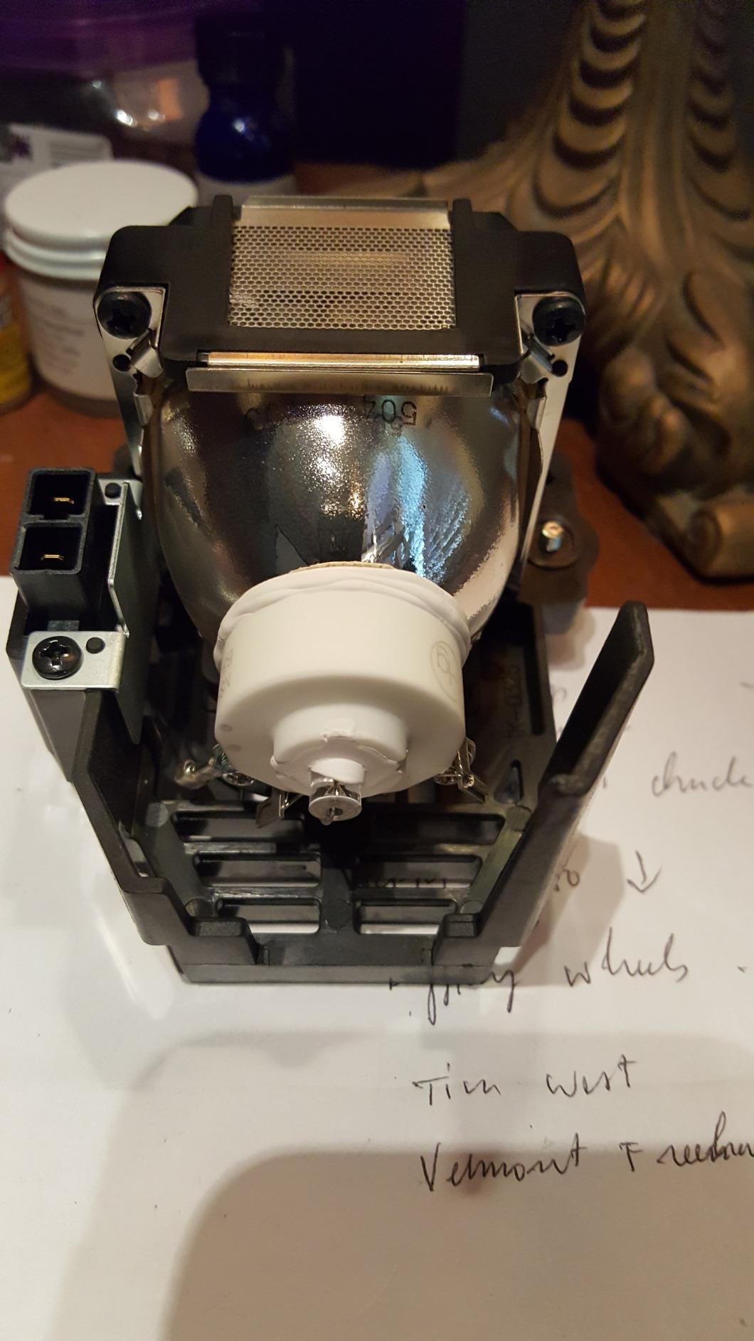 Araca ELPLP88 Replacement Projector Lamp with Housing for Epson EX7240 EX3240 EX9200 VS240 EB-X31 EX5240 TW5350 VS340 VS345 EB-U04 EX5250 H682 H683 /PowerLite 98H 2040 2045 740HD H719A Economical customer photo 1