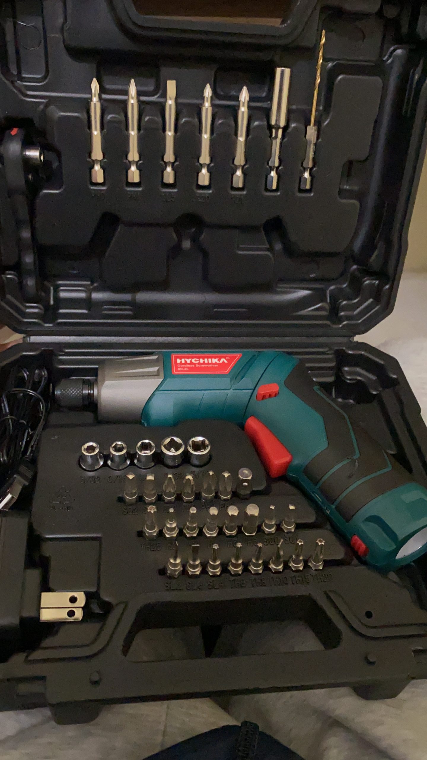 Cordless Screwdriver, HYCHIKA 4V 2.0Ah Electric Screwdriver Rechargeable Screw Gun & Bit Set, Front LED and Rear Flashlight, Ratchet Wrench, DC Charging with USB Cable, 36pcs Accessories customer photo 2
