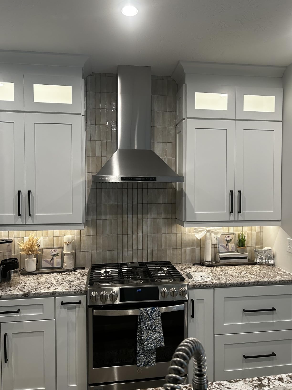 IKTCH 30-inch Wall Mount Range Hood 900 CFM Ducted/Ductless Convertible, Kitchen Chimney Vent Stainless Steel with Gesture Sensing & Touch Control Switch Panel customer photo 1
