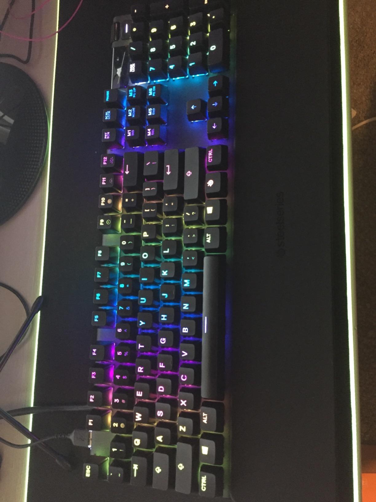 SteelSeries Apex 7 Mechanical Gaming Keyboard - OLED Smart Display - USB Passthrough and Media Controls - Tactile and Clicky - RGB Backlit (Blue Switch) customer photo 1