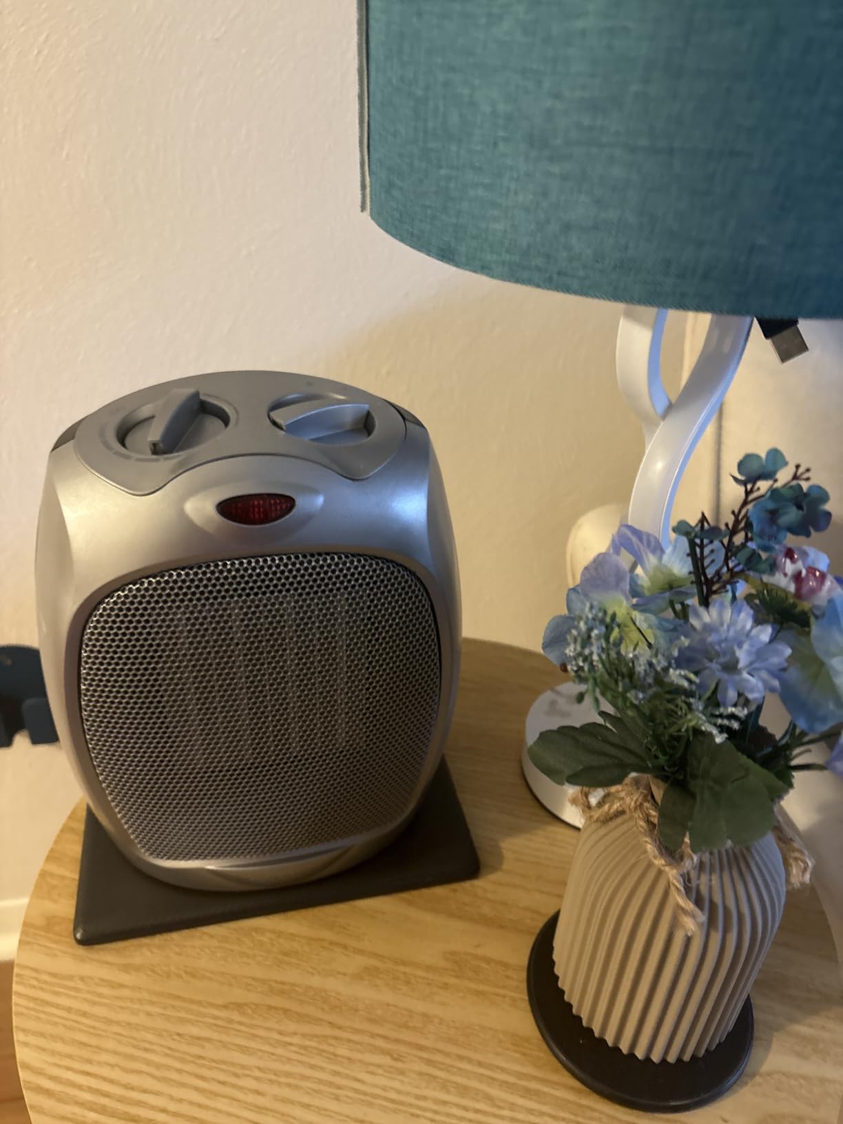 Amazon Basics Ceramic Space Heater, Portable Indoor Heating Solution, With Overheat and Tip-Over Protection, Thermostat, Non-Oscillating, 1500W, Fast Heating, Silver customer photo 1
