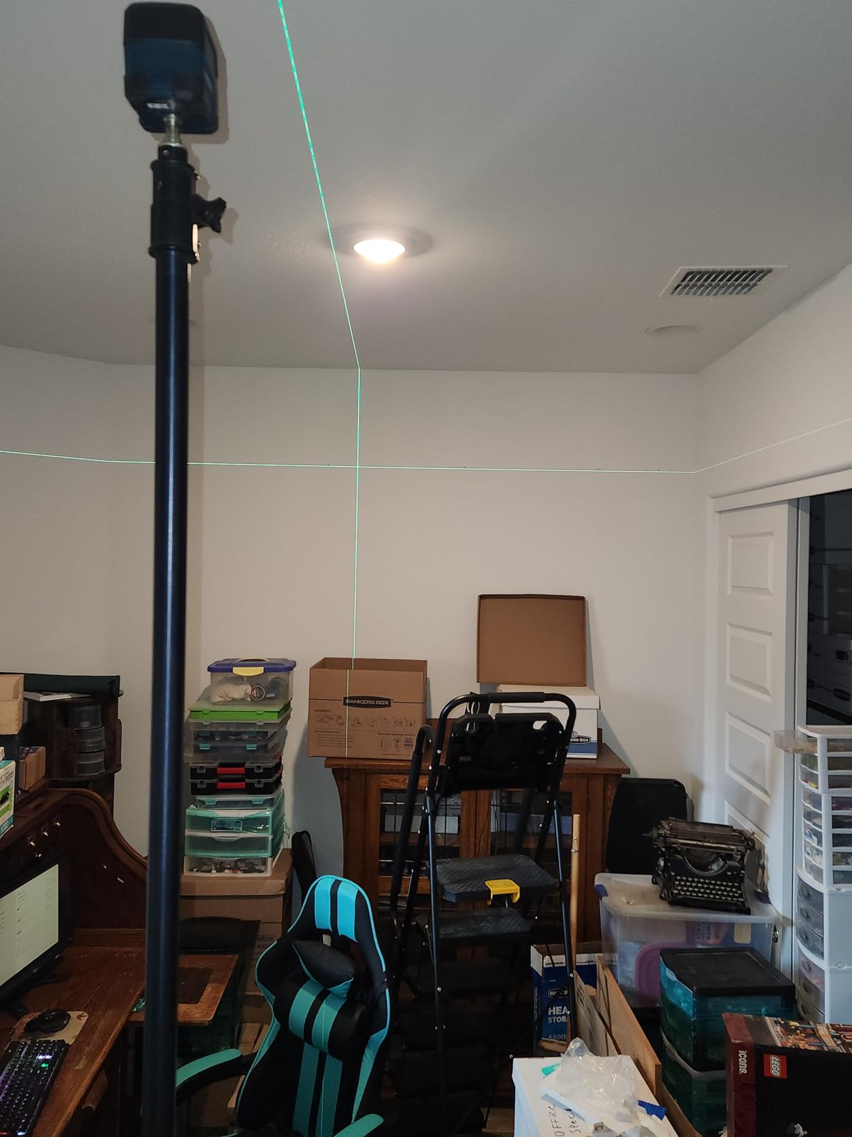Laser Level, RockSeed Cross Line Laser with Self-Leveling, Vertical and Horizontal Line, Rotatable 360 Degree, Carrying Pouch, Battery Included (LV1G) customer photo 2