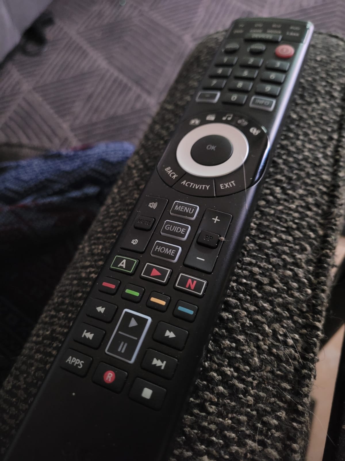 One for All URC7880 Universal Smart Remote Control up to 8 Devices with Free Setup App - Easy Learning Feature - Infrared Connectivity Technology and 3 Shortcut App Keys - Black customer photo 1
