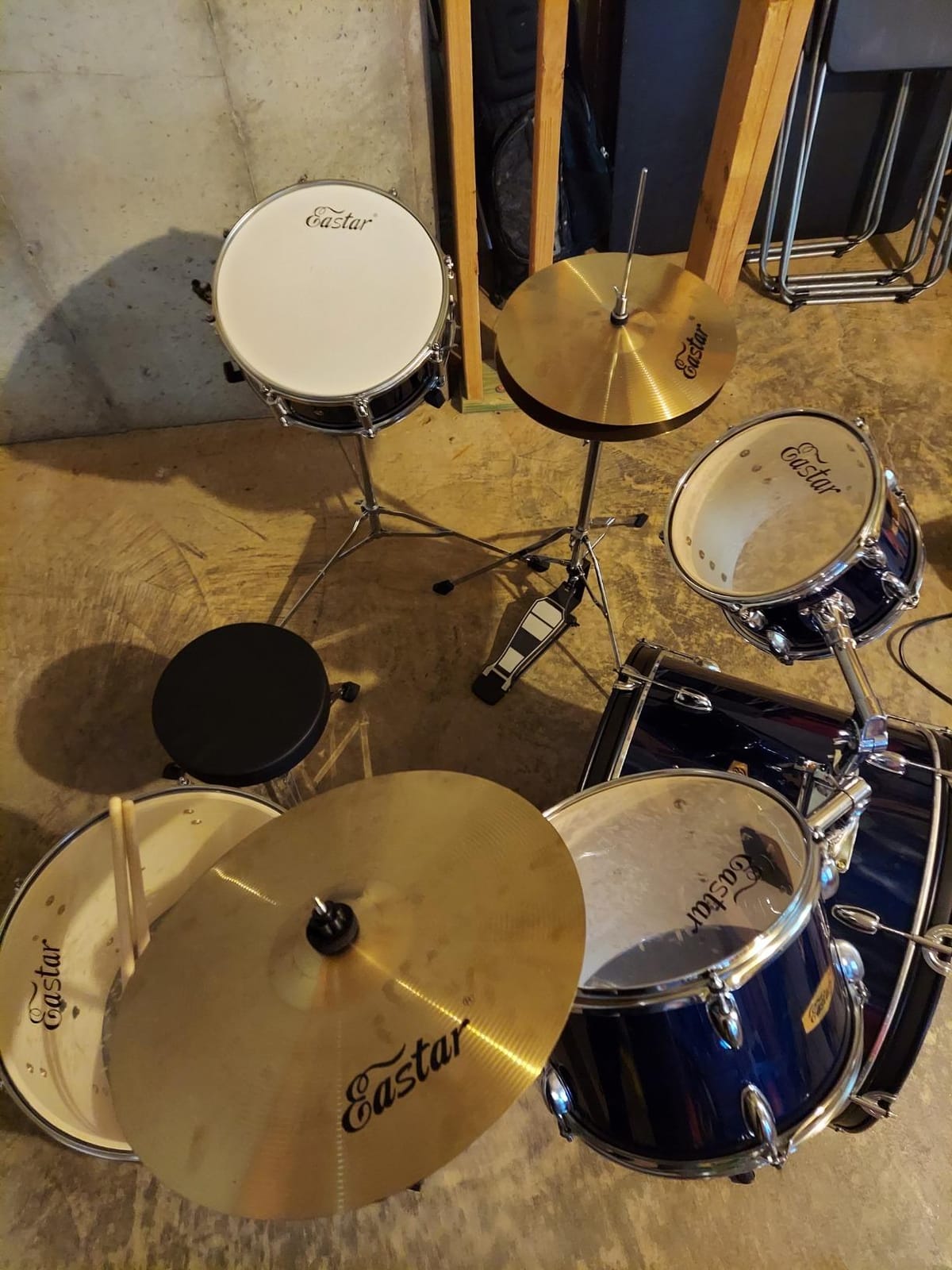 Drum Set Eastar 22 inch for Adults, 5 Piece Full Size Drum Kit Junior Beginner with Pedal Cymbals Stands Stool and Sticks, Metallic Blue customer photo 2