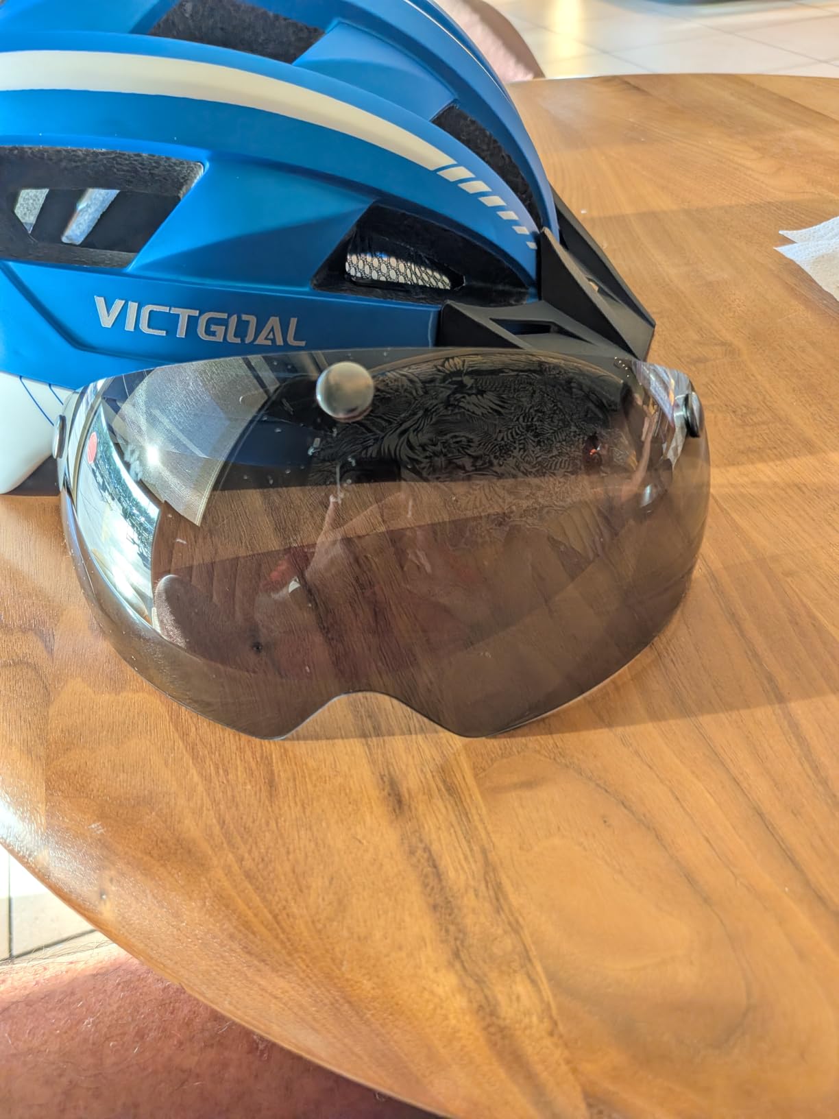VICTGOAL Bike Helmet Adult Men Women with LED Rear Light customer photo 2