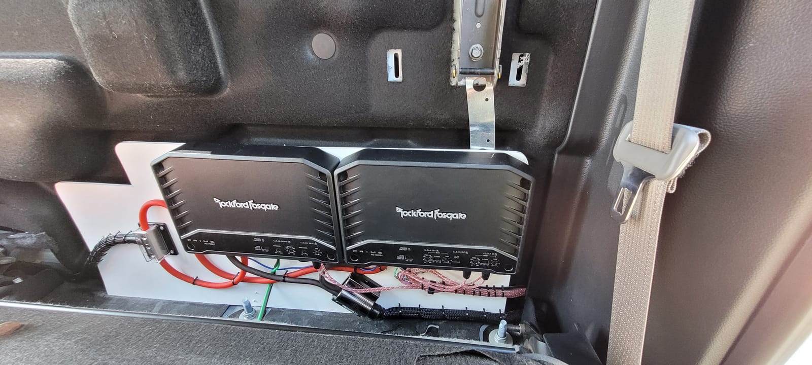 Rockford Fosgate Prime R2-300X4 300-Watt 4-Channel Amplifier | Class-D, Extremely Efficient, Reduces Demand on the Vehicles Electrical System customer photo 1
