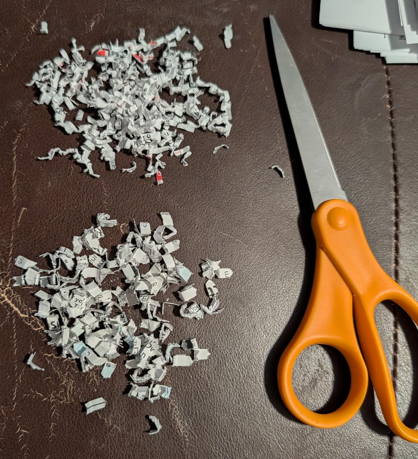 Fellowes Powershred LX220 Micro-Cut Paper Shredder, White customer photo 1