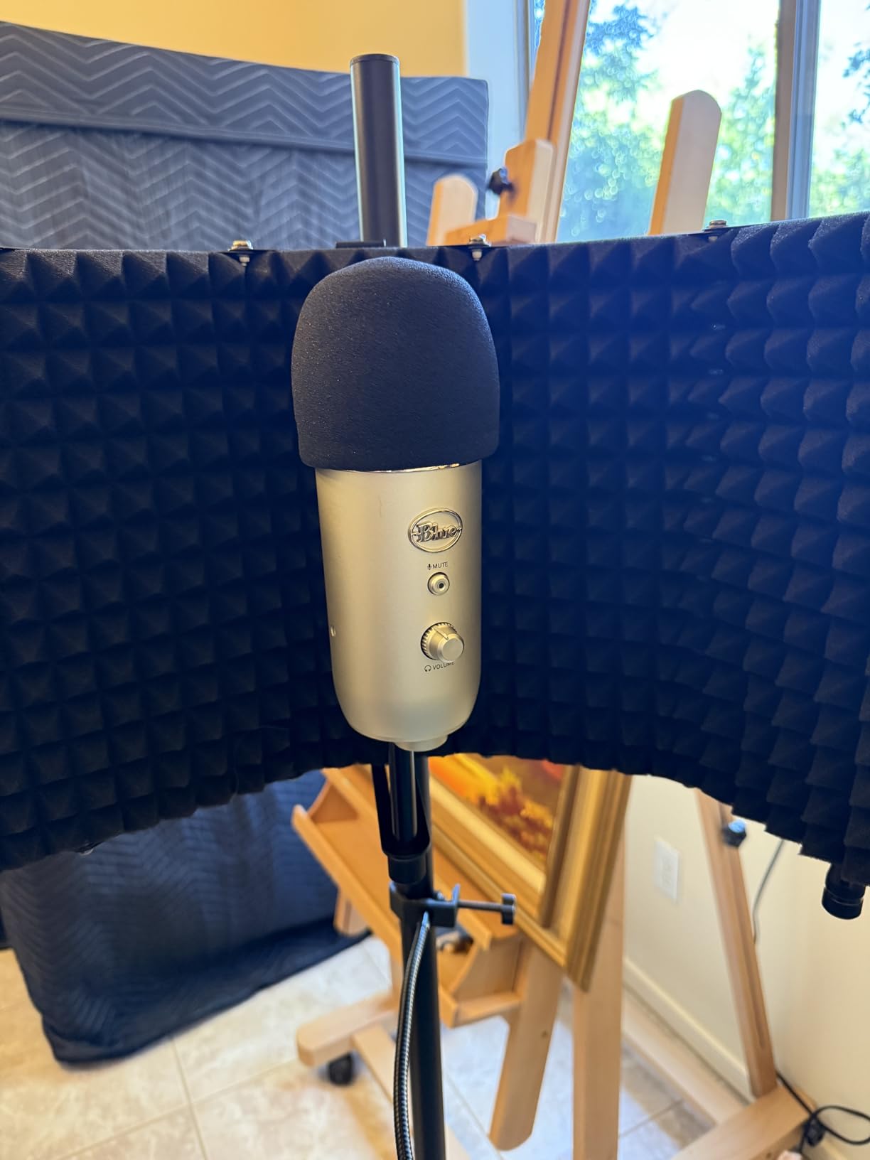 Aokeo Studio Recording Microphone Isolation Shield with Pop Filter & Tripod Stand, High Density Absorbent Foam to Filter Vocal, Foldable Sound Shield for Blue Yeti and Condenser Microphones customer photo 1